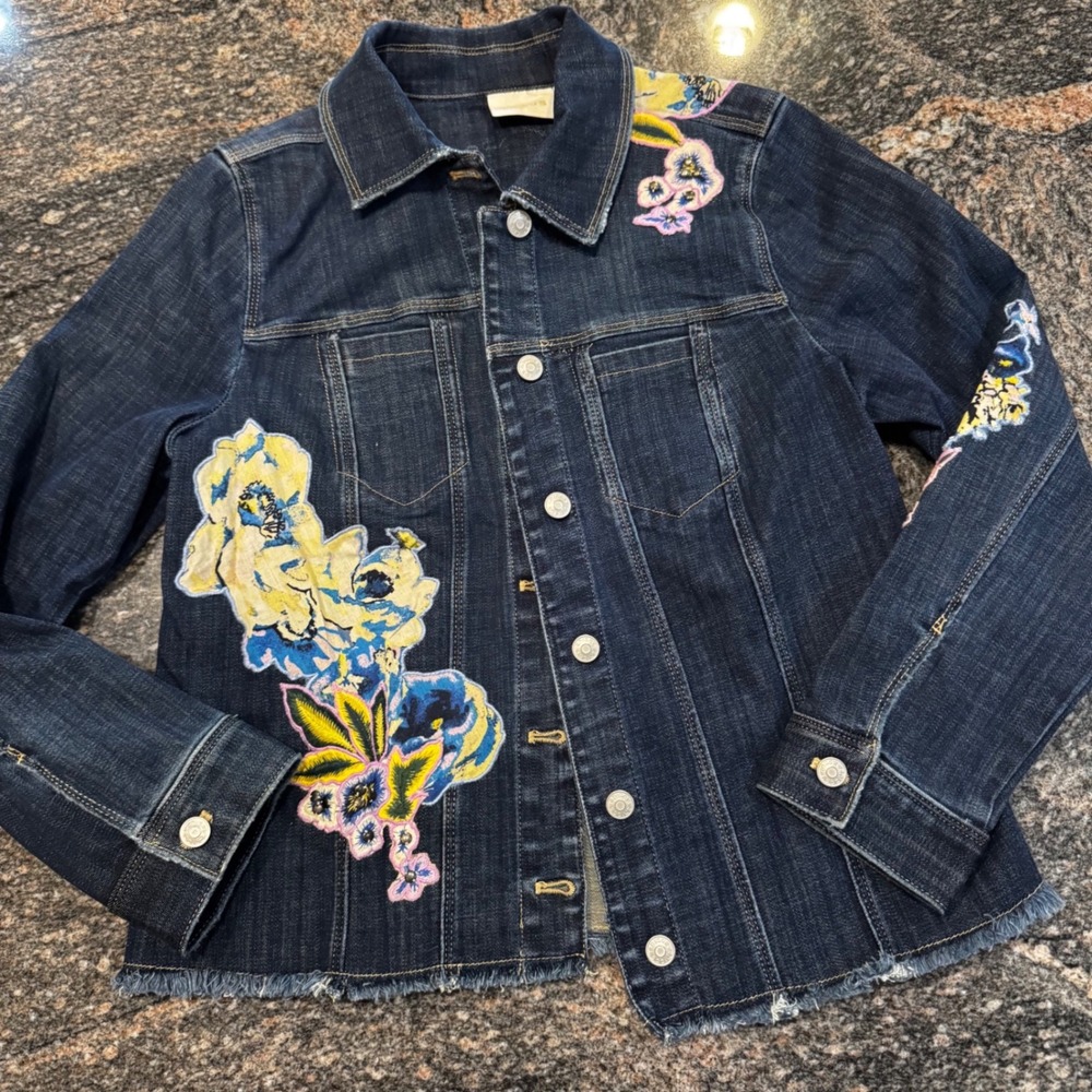 Chico's Denim Jacket Womens 1 Blue Floral Embroidered Studded Raw Hem Trucker